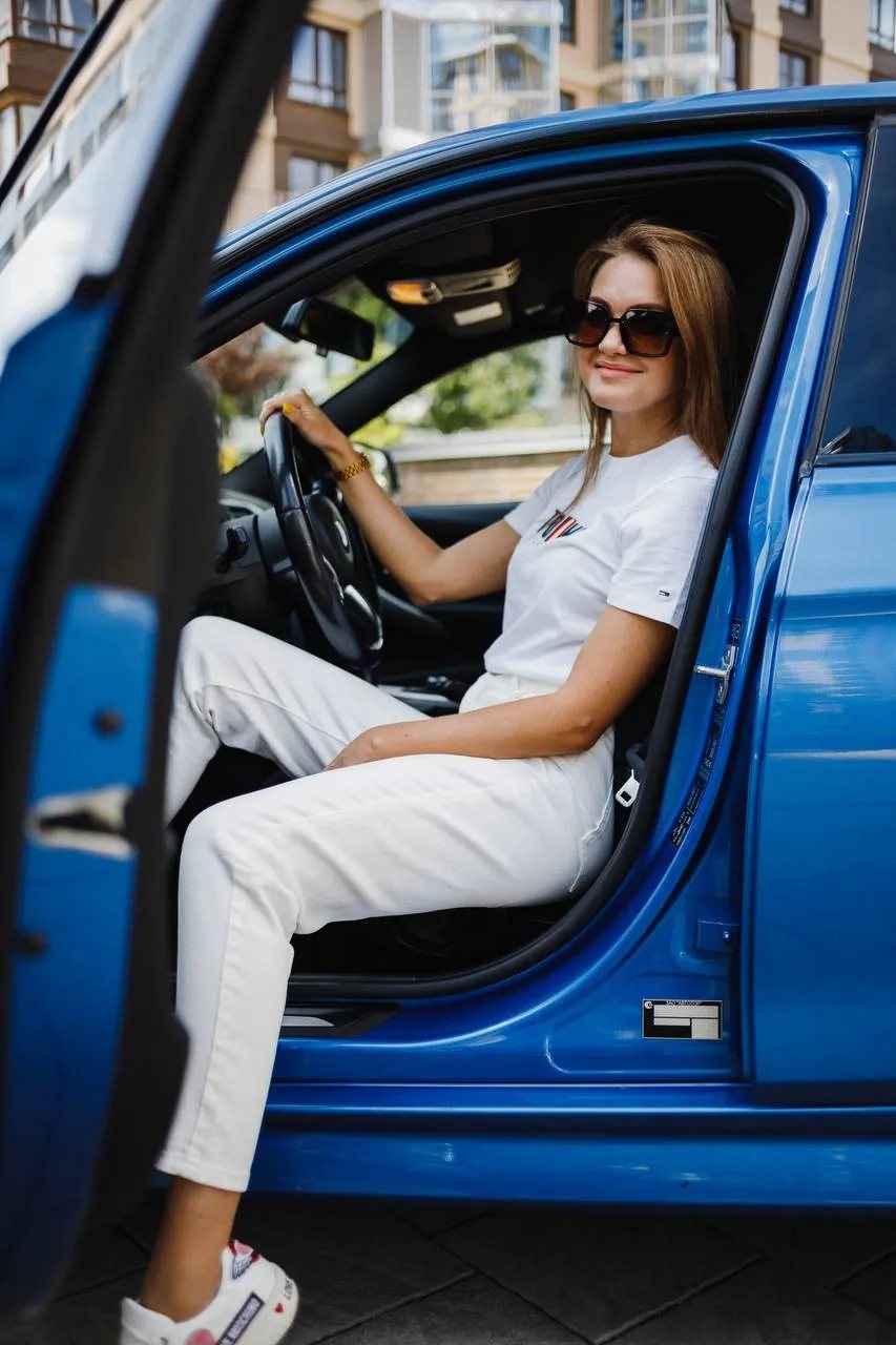 Наталья Андреина в своей BMW